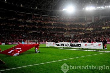 Cenk Tosun: Attığım gollere sevinemiyorum
