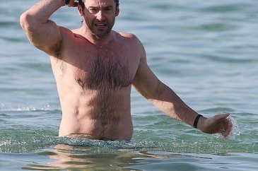 Hugh Jackman oğlunun hayatını kurtardı