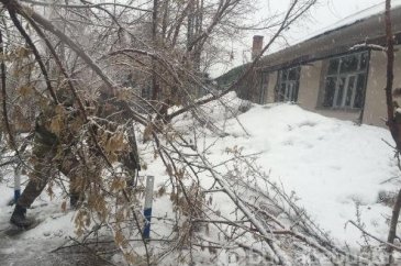 Yüksekova'da şaşkına çeviren hendek!