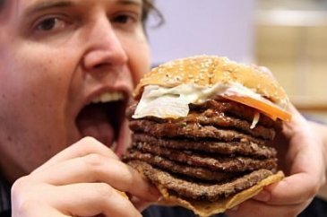 Asgari ücretliler büyük boy hamburger için ne kadar çalışmalı?