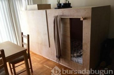 Fazla kira ödememek için kulübede yaşıyor