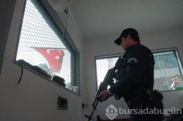 Sur'un dört bir yanına zırhlı güvenlik kulübesi yerleştirildi