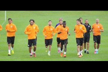 Galatasaray'da tam 8 futbolcu yolcu

