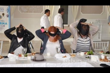 Kilo vermek için gözlerinizi bağlayarak yemek yiyin	