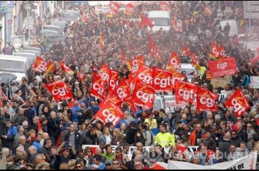 Fransa'da Tartışmalı İş hukuku Yasasına karşı 1,2 milyon gösterici ...