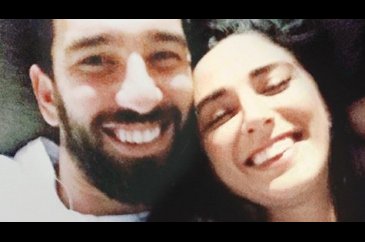 Arda Turan'dan selfie'li barış mesajı