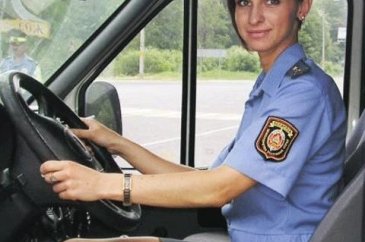 Manken gibi Rus kadın polisler