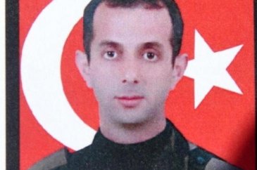 Şehidi 15 bin kişi uğurladı
