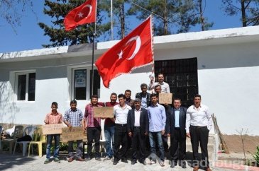 Gençlerden "evlenememe" eylemi
