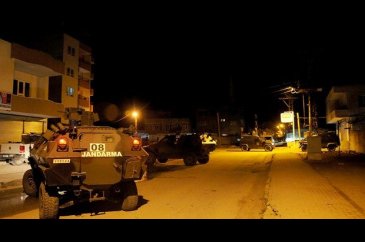 Batman'da markete bombalı saldırı
