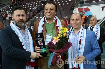 Trabzonspor'da efsanelere plaket verildi