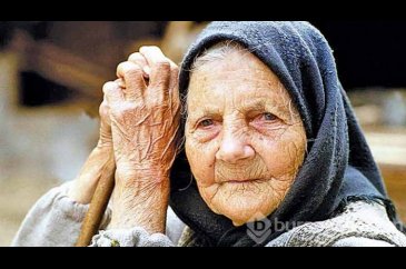 Yalnızların yarısı yaşlı