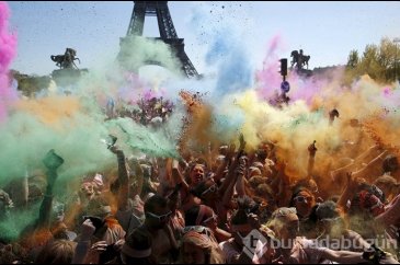 Paris'te renkli koşu