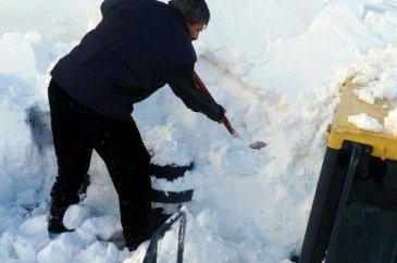 Çığ altında kalan operatörü arkadaşları kurtardı