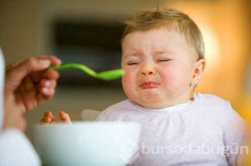 Çocuğunuza yemek yedirirken bunları yapmayın