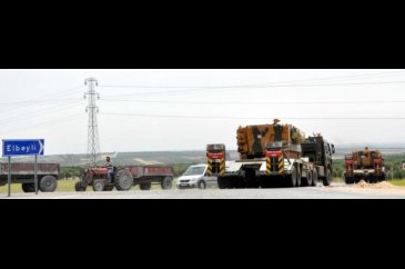 Kilis'e zırhlı araç sevkiyatı