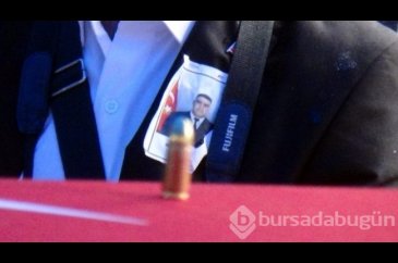 Şehidin amcası tabuta kurşun bıraktı