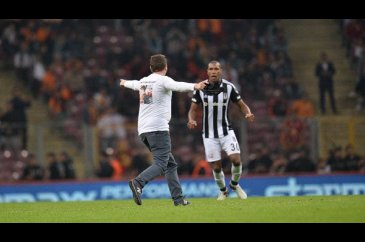 Arena'da şok! Herkes o yazıyı merak ediyor
