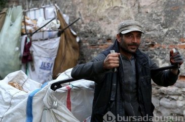 5 dil bilen kağıt toplayıcısı