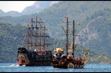 Marmaris'in "Korsan Gemisi" denize açıldı