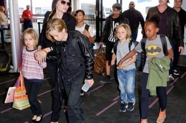 Angelina Jolie Shoun ailesine yardım elini uzattı
