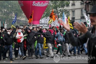 Paris'te protestocular polisle çatıştı
