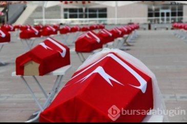 Bayrağa sarılı 150 tabutu gören şok oldu!
