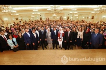 Başbakan Davutoğlu  mesai arkadaşlarıyla vedalaştı