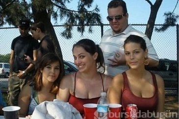 İnsanların fotoğraflarını sabote eden arka plan insanları