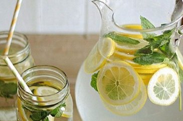 Ev yapımı 11 detoks içeceği
