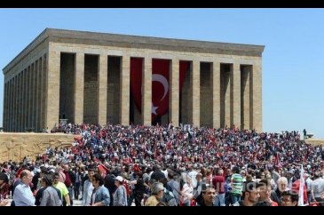 CHP Anıtkabir'e yürüdü