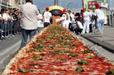 Dünyanın en uzun pizzası 1853 metre
