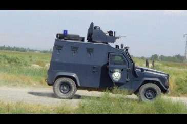 PKK'lılar yol kesip araç yaktı!