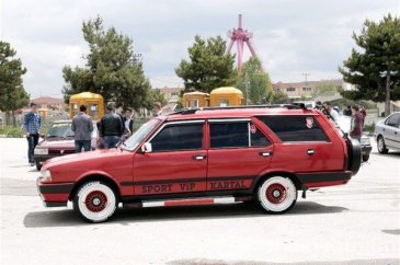 Otomobilini otel odasına çevirdi
