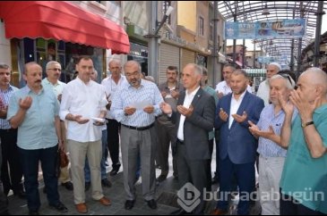 Bursa'da Kapalı Çarşı esnafı bereket duasına başladı