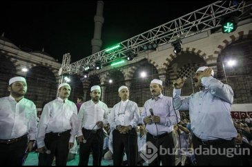Çamlıca Cami'nde ilk ibadet