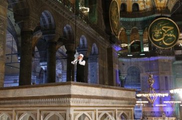 Ayasofya'da 85 yıl sonra sabah ezanı