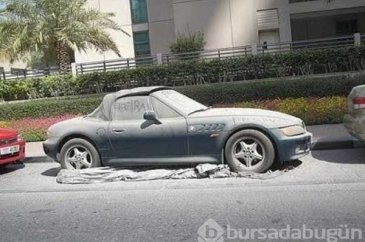 Dubai'de lüks araçlar bir bir terk ediliyor