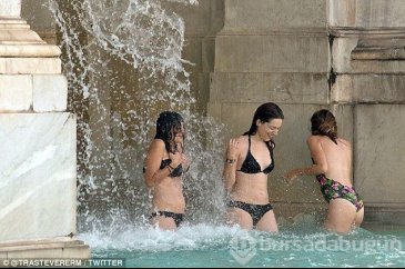 Bikinili kızlar Romalıları ayağa kaldırdı
