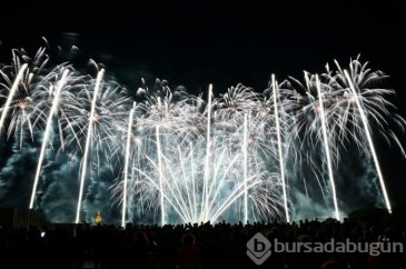 Eyfel Kulesi'nde gösteri