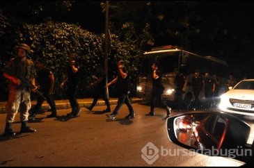 Askerin sokağa çıkmasıyla ilgili ilk fotoğraflar