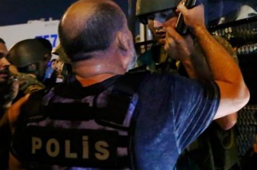 Dünya basınında darbe fotoğrafları