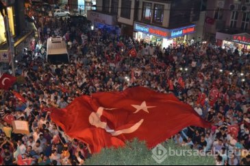 Halk darbeye karşı ayakta