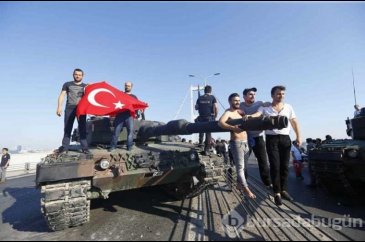 Boğaziçi Köprüsü'nde darbeci teröristlere öldüresiye dayak!