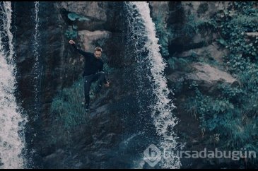 Dublör kullanmayı reddetti, 15 metreden atladı!