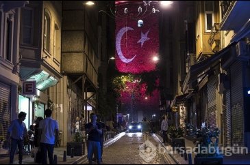 Galata ay yıldıza büründü!