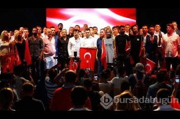 Ünlüler de demokrasi nöbetinde