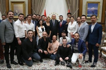 Cumhurbaşkanı ünlüleri kabul etti
