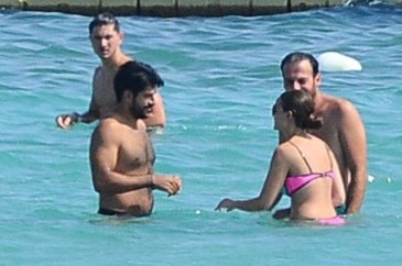 Burak Özçivit ve Fahriye Evcen tatilde!