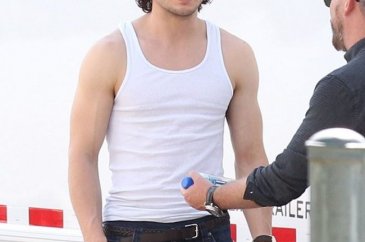 Kit Harington yeni filminin setinde görüntülendi